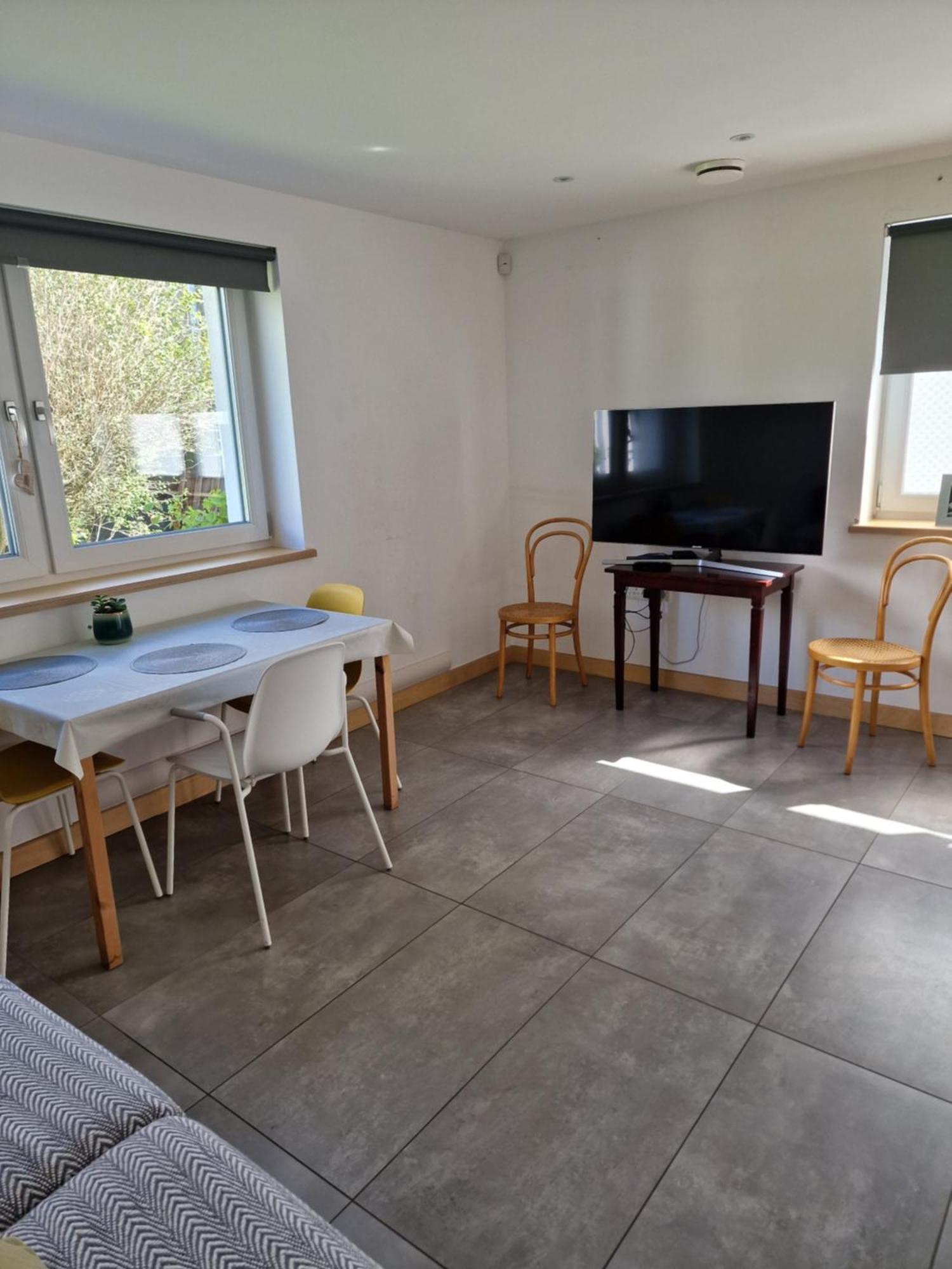 Modern Two Bedroom House * Ormiston