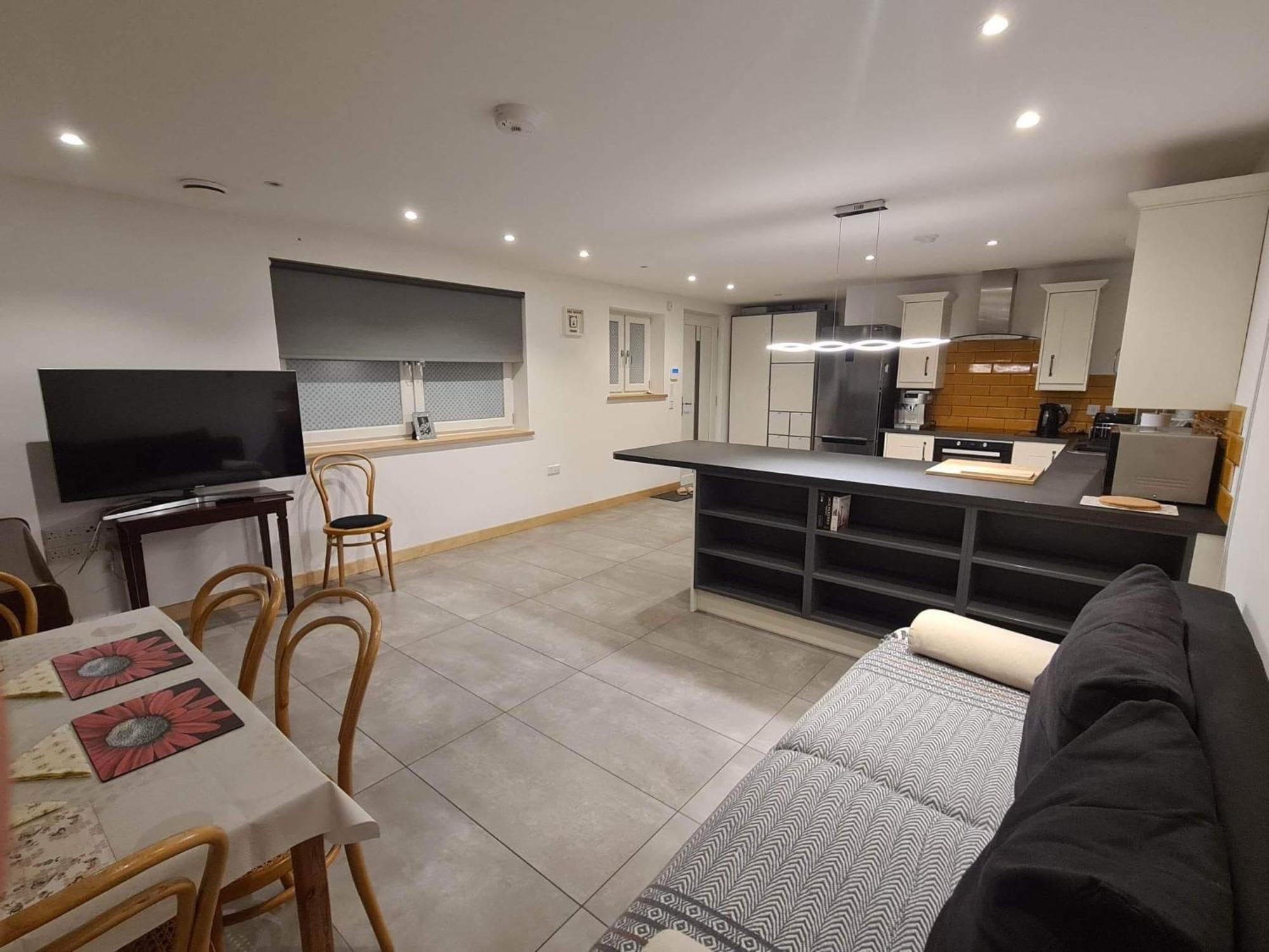 Modern Two Bedroom House * Ormiston